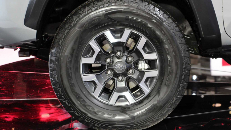 Xem trước bán tải Toyota Tacoma 2020 mới trước ngày ra mắt; đối thủ của Ford Ranger Xem trước bán tải Toyota Tacoma 2020 mới trước ngày ra mắt; đối thủ của Ford Ranger