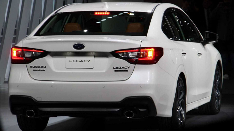 Subaru Legacy thế hệ mới ra mắt; đổi mới thiết kế; có thêm động cơ 2.4L tăng áp