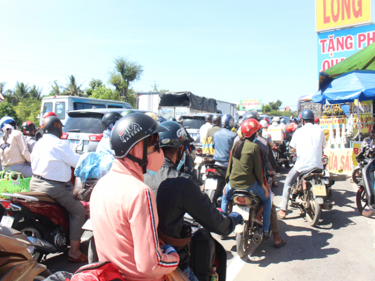 Khó khăn đường trở về TP. Hồ Chí Minh vì kẹt cứng