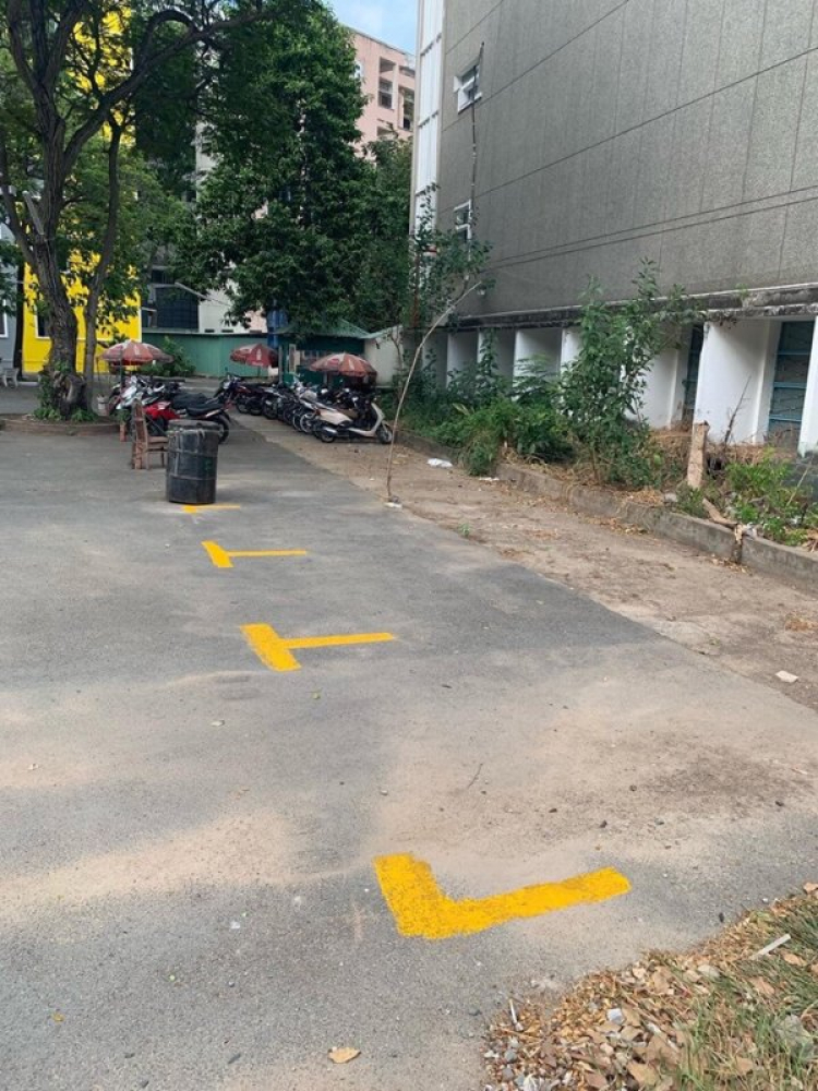 Bãi giữ xe bên trong BigC Tô Hiến Thành Bãi giữ xe bên trong BigC Tô Hiến Thành