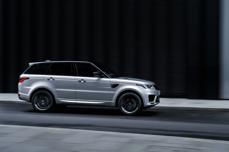 Ra mắt Range Rover Sport HST hybrid mới: máy 6 xy-lanh 3.0L tăng áp kết hợp với bộ siêu nạp điện