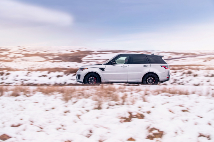 Ra mắt Range Rover Sport HST hybrid mới: máy 6 xy-lanh 3.0L tăng áp kết hợp với bộ siêu nạp điện