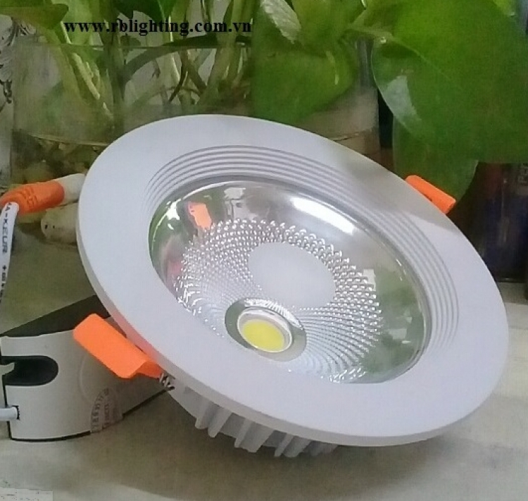 Ổ cắm địên và LED âm trần hiệu nào tốt ?