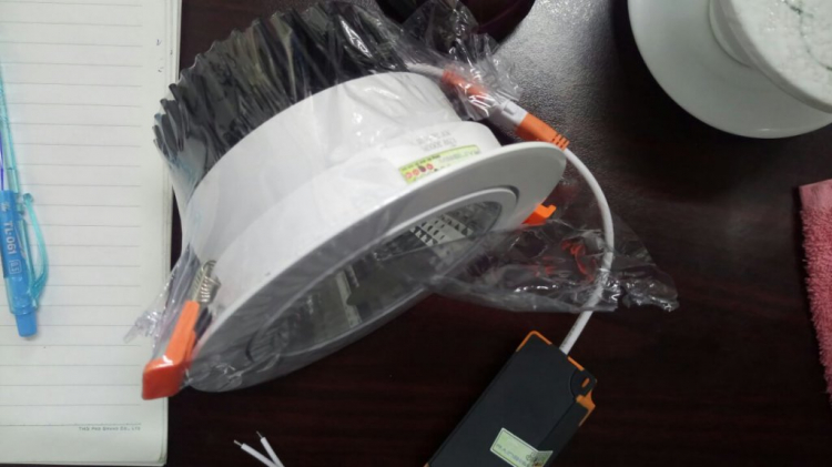 Ổ cắm địên và LED âm trần hiệu nào tốt ? Ổ cắm địên và LED âm trần hiệu nào tốt ?