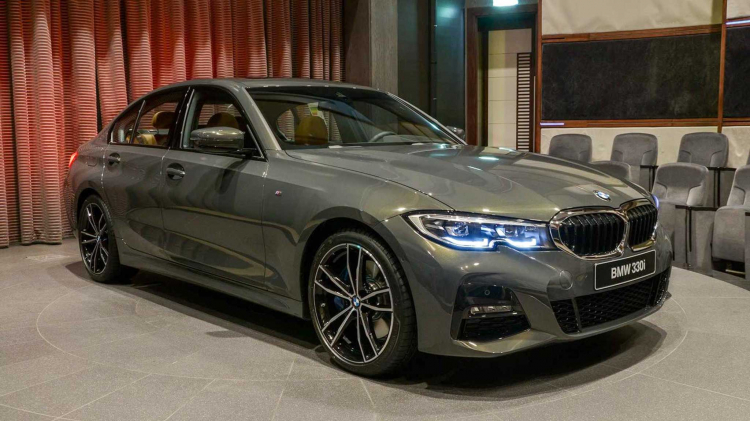 BMW 330i 2020 độc đáo với màu sơn xám bóng tùy chọn có giá hơn 30 triệu đồng