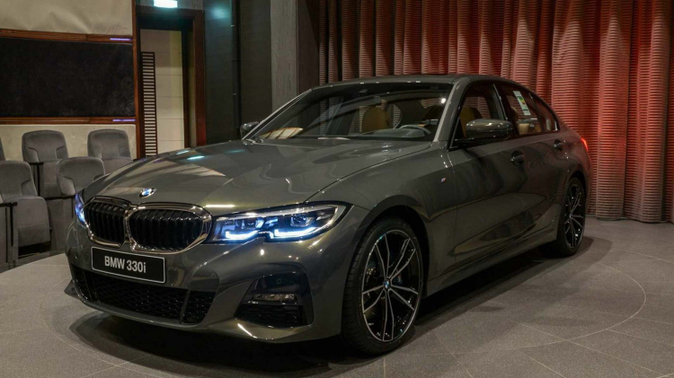 BMW 330i 2020 độc đáo với màu sơn xám bóng tùy chọn có giá hơn 30 triệu đồng