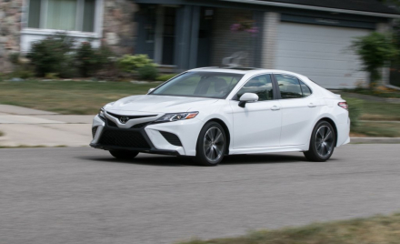 2018-toyota-camry-se-25l-test-review-car-and-driver-photo-691169-s-original.jpg