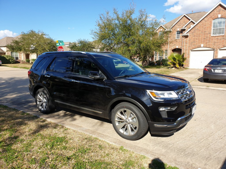 Ford Explorer thế hệ mới có giá khởi điểm từ 32.765 USD; bản Limited tăng giá hơn 5.000 USD