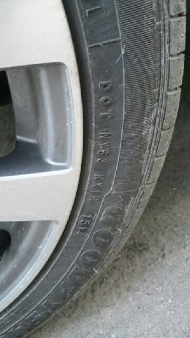 KIA K3 bị lỗi bố thắng và vỏ Goodyear bị phù dộp.