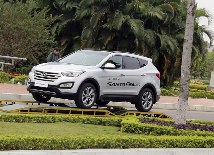 Hyundai Thành Công tổ chức lái thử xe SantaFe 2015