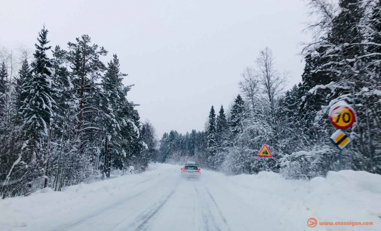 [Clip] Lái Volvo V60 Cross Country trên những con đường tuyết ở Lulea, Thuỵ Điển (ngày 1)
