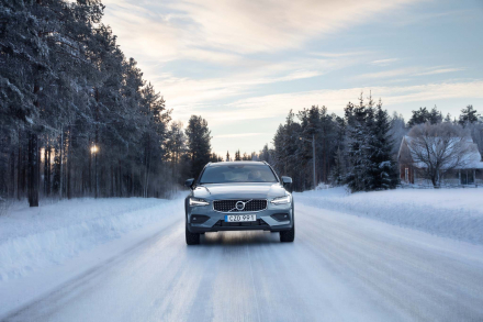 OtoSaigon-Volvo-V60-Cross-Country-Lulea-Sweden-2019-Press-3.jpg
