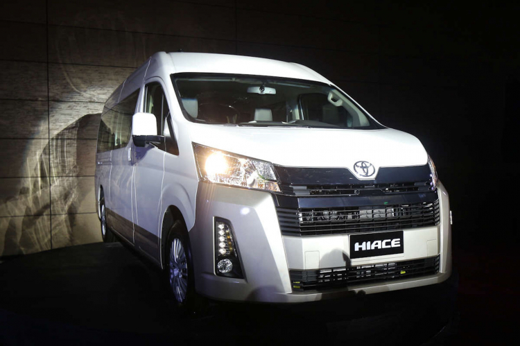 Toyota giới thiệu Hiace thế hệ mới: Đổi mới thiết kế, tăng kích thước, nội thất cao cấp hơn