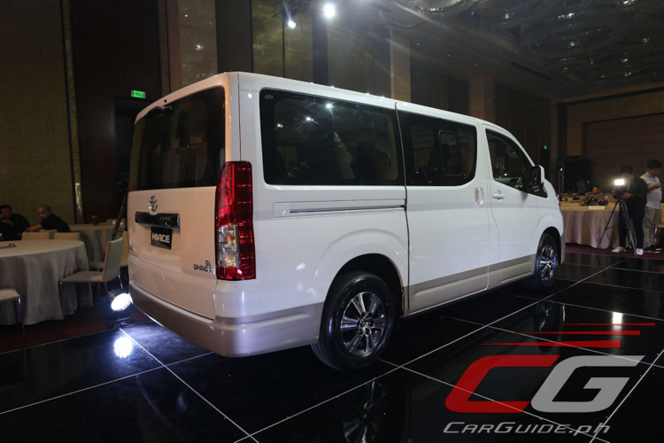 Toyota giới thiệu Hiace thế hệ mới: Đổi mới thiết kế, tăng kích thước, nội thất cao cấp hơn