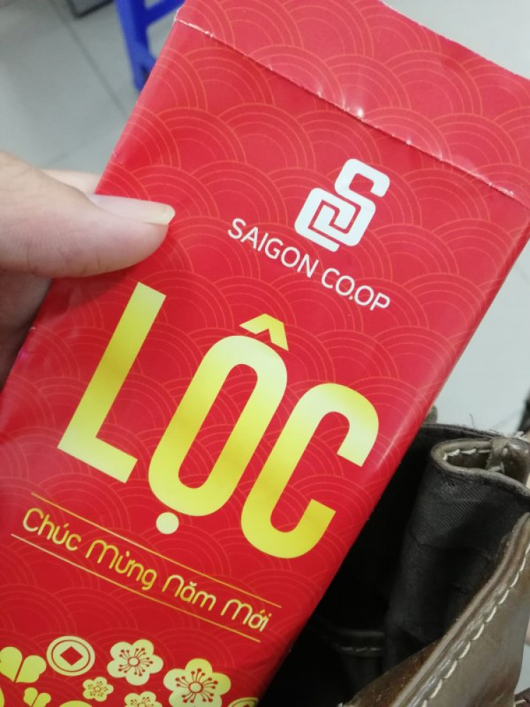 Em có phải cho tiền cò trong trường hợp này ? Em có phải cho tiền cò trong trường hợp này ?