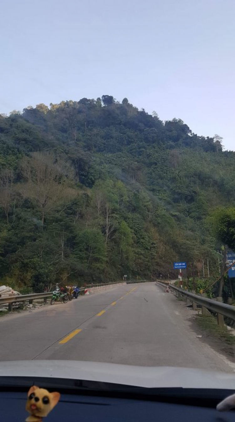 Đầu năm xuyên gần nửa Việt. Đầu năm xuyên gần nửa Việt.