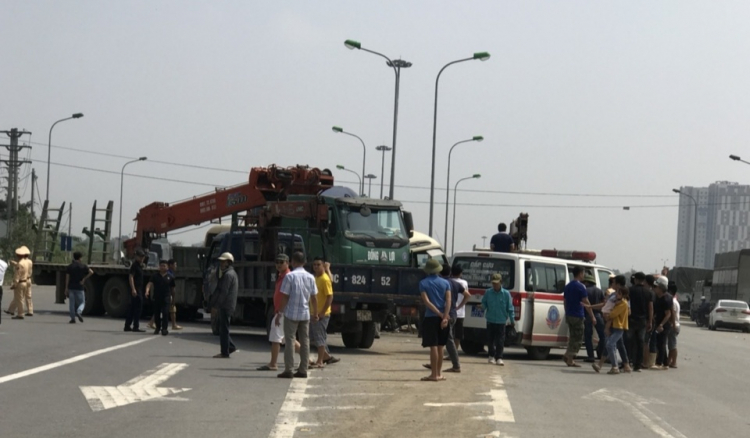 Tai nạn liên hoàn tại đại lộ Thăng Long: 2 vợ chồng tử vong