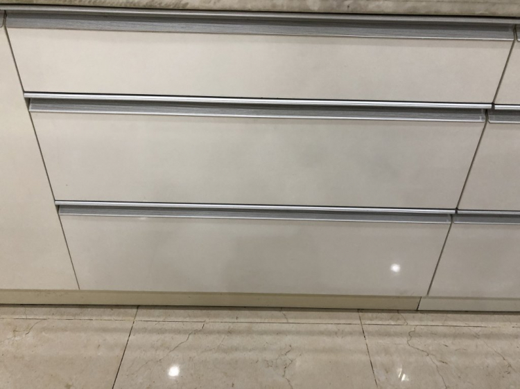 Xử lí ray trượt tủ bếp không đóng chặt Xử lí ray trượt tủ bếp không đóng chặt