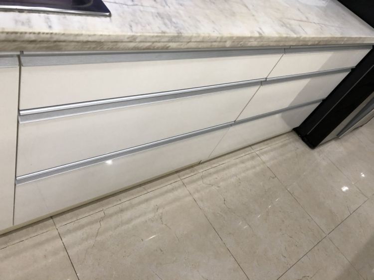 Xử lí ray trượt tủ bếp không đóng chặt Xử lí ray trượt tủ bếp không đóng chặt