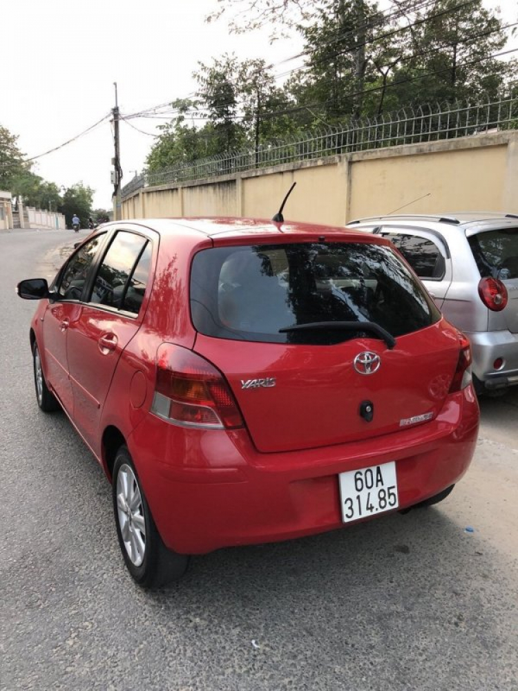 Bán xe Yaris máy 1.5 AT nhập 2011 nữ sử dụng