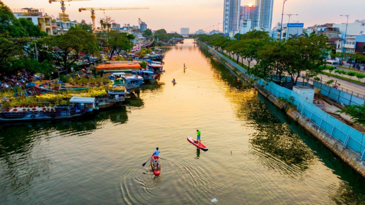 KAYAK GIỮA LÒNG SÀI GÒN KAYAK GIỮA LÒNG SÀI GÒN