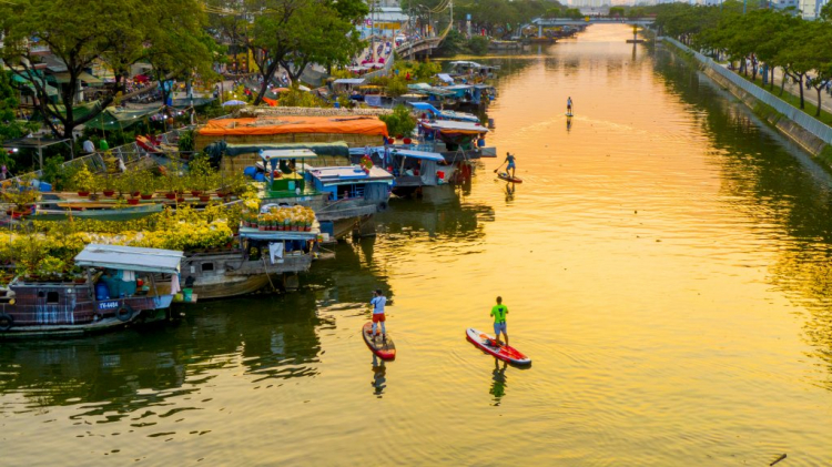 KAYAK GIỮA LÒNG SÀI GÒN KAYAK GIỮA LÒNG SÀI GÒN