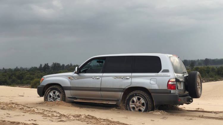 Cỗ máy uống xăng Land Cruiser của Toyota sau 15 năm còn lại gì? Cỗ máy uống xăng Land Cruiser của Toyota sau 15 năm còn lại gì?