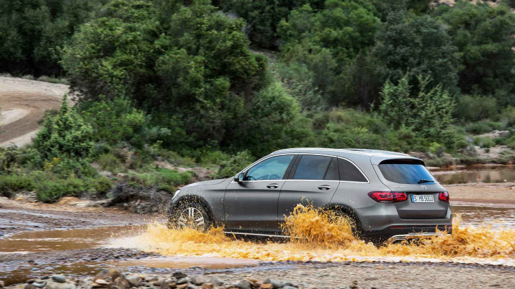 Mercedes-Benz giới thiệu GLC facelift 2020: Chăm chút về thiết kế, đổi mới động cơ