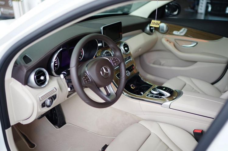 Xe nhà Mercedes C250 Exclusive 2018 cần cho thuê Xe nhà Mercedes C250 Exclusive 2018 cần cho thuê