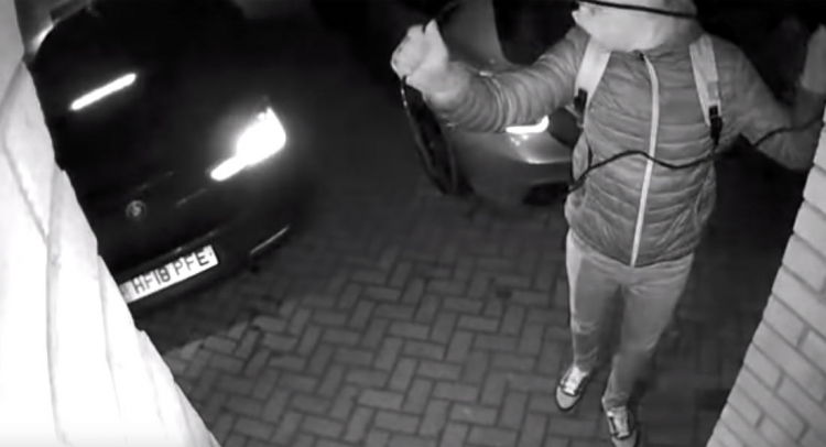 [Video] Dùng thiết bị quét chìa khoá để ăn trộm chiếc BMW M140i chỉ trong 20 giây