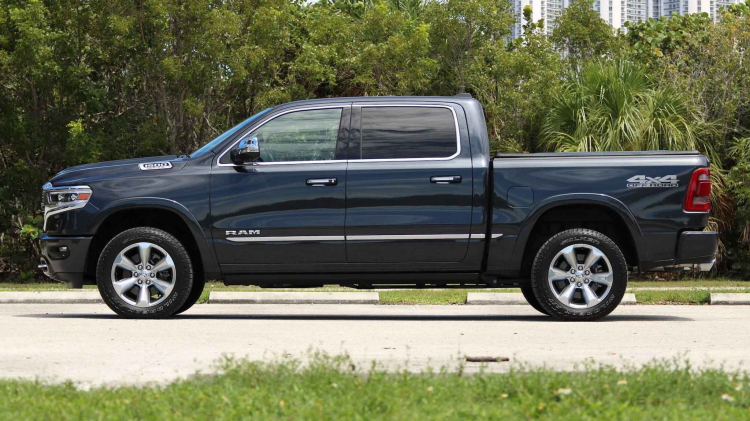 Bán tải cỡ lớn Ram 1500 Limited 2019 về Việt Nam; giá khoảng 4,5 tỷ đồng; đối thủ của Ford F-150