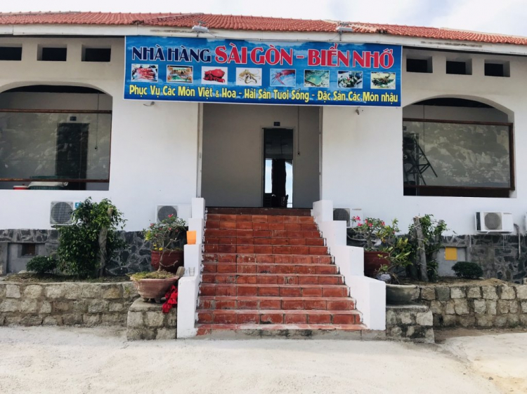 Quán ăn Sài Gòn Biển Nhớ tại Cà Ná.