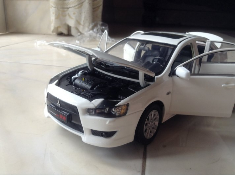 Đồ chơi xe Mitsubishi Đồ chơi xe Mitsubishi