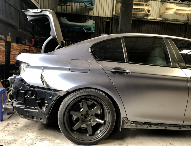 BMW 5 Series thế hệ mới “lên đời” M5 (F90) đầu tiên tại Việt Nam BMW 5 Series thế hệ mới “lên đời” M5 (F90) đầu tiên tại Việt Nam