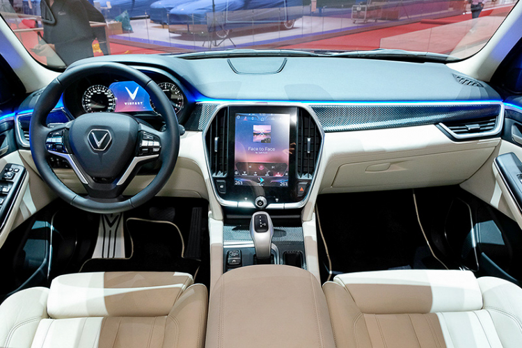 VinFast trưng bày chiếc SUV Lux V8 bản đặc biệt tại Geneva, Thuỵ Sĩ; dự kiến 2020 bán