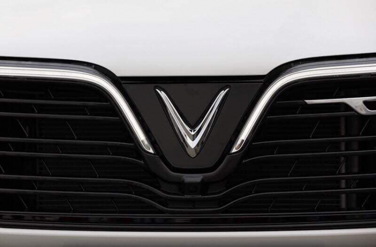 Chiếc xe SUV Lux SA2.0 đầu tiên đã rời dây chuyền và lăn bánh tại nhà máy VinFast