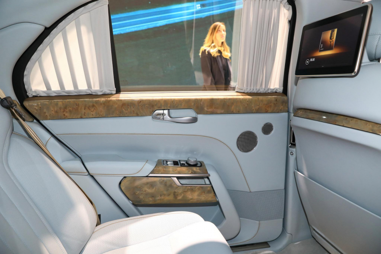 [GMS 2019] Hãng xe Nga Aurus sản xuất xe cho tổng thống Putin mang cặp đôi xe sang đến Geneva