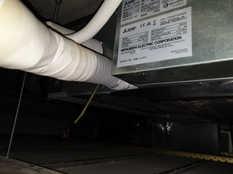 Máy lạnh âm trần hồi trần vẫn cần có nối ống gió từ cục lạnh tới miệng hút gió Máy lạnh âm trần hồi trần vẫn cần có nối ống gió từ cục lạnh tới miệng hút gió