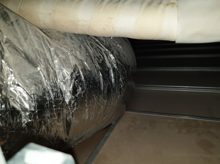 Máy lạnh âm trần hồi trần vẫn cần có nối ống gió từ cục lạnh tới miệng hút gió Máy lạnh âm trần hồi trần vẫn cần có nối ống gió từ cục lạnh tới miệng hút gió