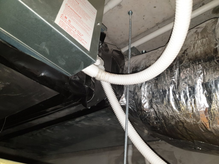 Máy lạnh âm trần hồi trần vẫn cần có nối ống gió từ cục lạnh tới miệng hút gió Máy lạnh âm trần hồi trần vẫn cần có nối ống gió từ cục lạnh tới miệng hút gió