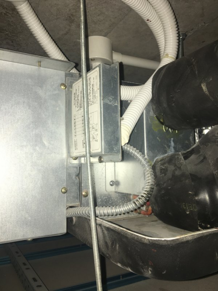 Máy lạnh âm trần hồi trần vẫn cần có nối ống gió từ cục lạnh tới miệng hút gió