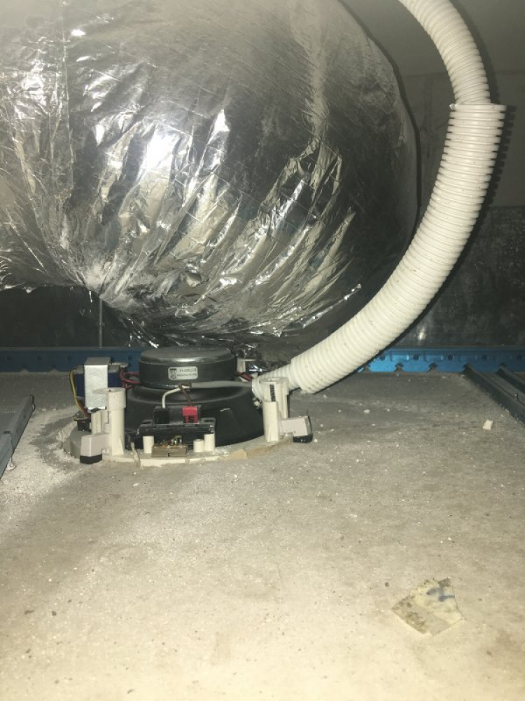 Máy lạnh âm trần hồi trần vẫn cần có nối ống gió từ cục lạnh tới miệng hút gió