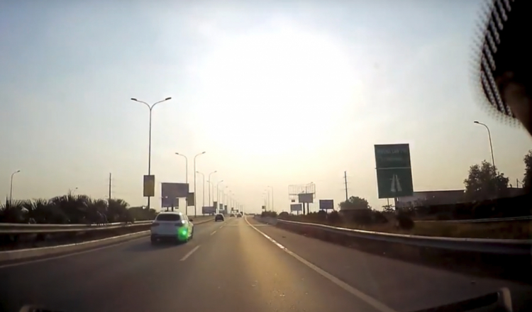 Thả trâu trên đường cao tốc !!! Thả trâu trên đường cao tốc !!!