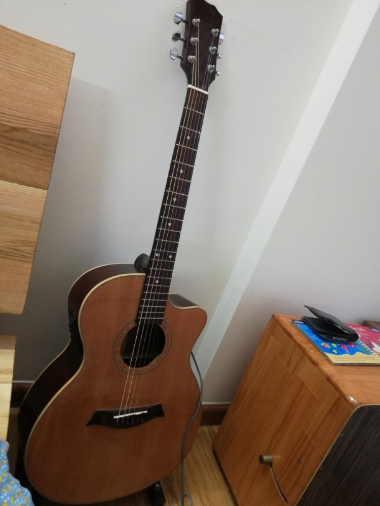 Sài Gòn mua đàn guitar Taylor ở đâu?