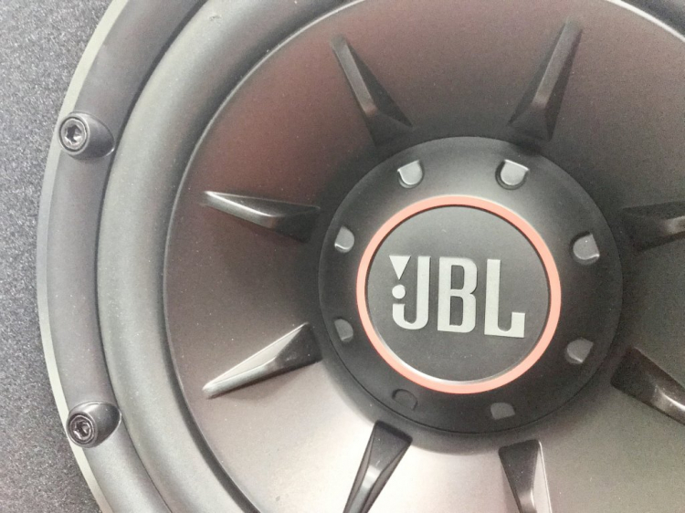 Focus Titanium nâng cấp full âm thanh JBL