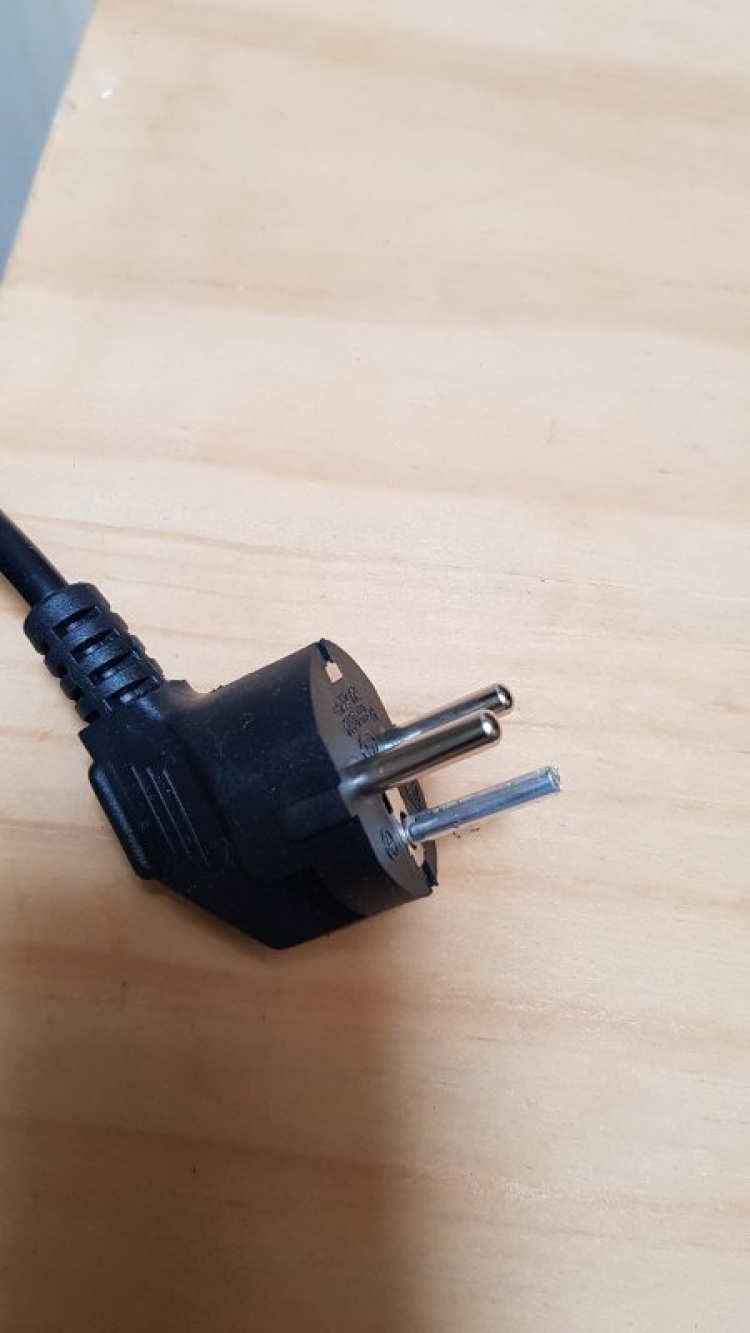 Hệ thống điện văn phòng nhỏ - nên làm có dây tiếp đất hay chỉ cần aptomat chống giật ? Hệ thống điện văn phòng nhỏ - nên làm có dây tiếp đất hay chỉ cần aptomat chống giật ?