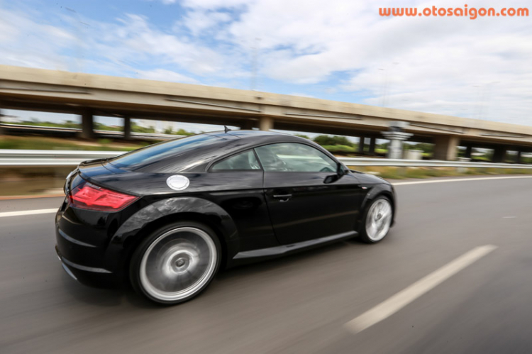 Sau vô lăng Audi TT 2015 đầu tiên tại Việt Nam