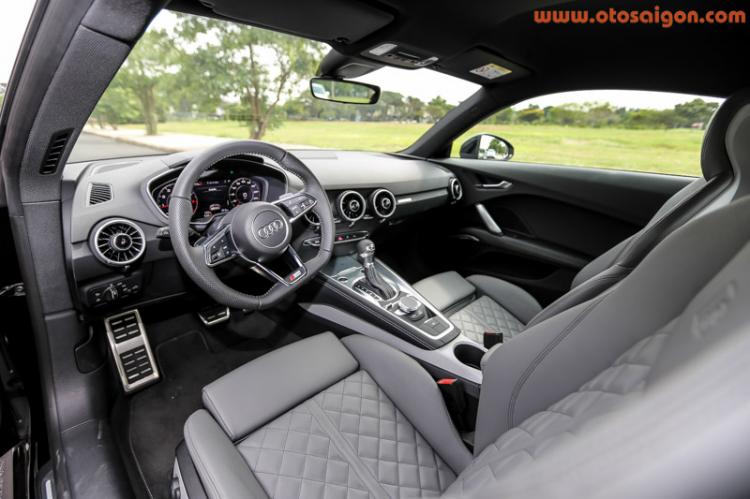 Sau vô lăng Audi TT 2015 đầu tiên tại Việt Nam