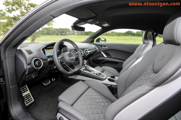 Sau vô lăng Audi TT 2015 đầu tiên tại Việt Nam Sau vô lăng Audi TT 2015 đầu tiên tại Việt Nam