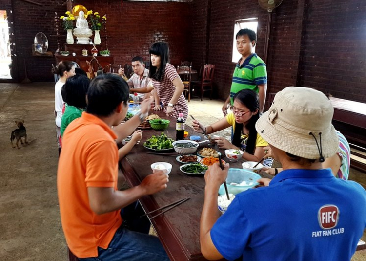 ( Chung tay 2...) Chùa Di Đà _ Bảo Lộc, chuyến từ thiện cuối năm của FIFC.